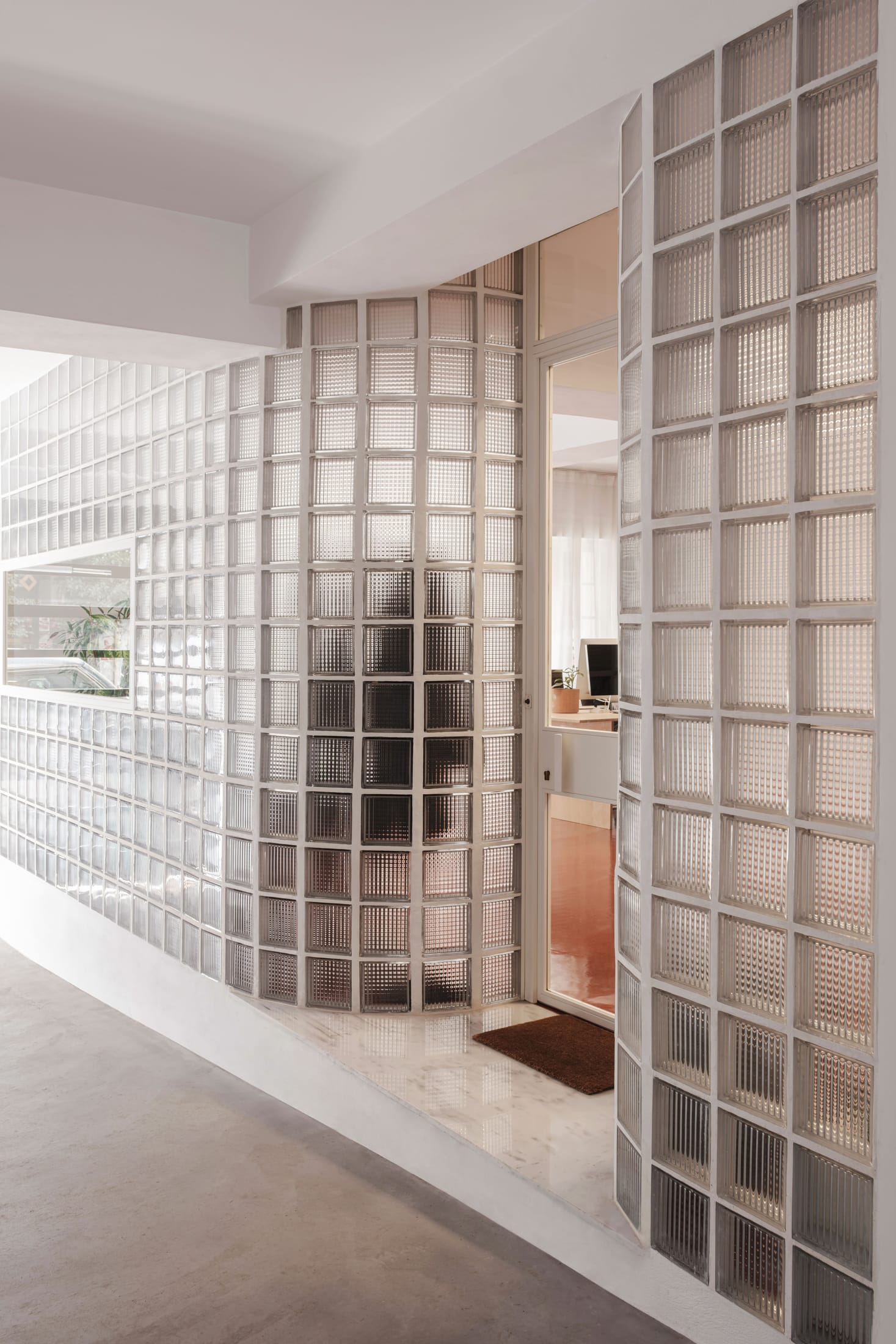 XT 97 Interwar Modern 翻新项目丨希腊雅典丨Lara Vartzioti-1