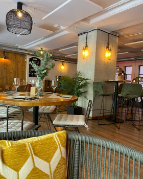 LA DAMA Bar/Restuarant