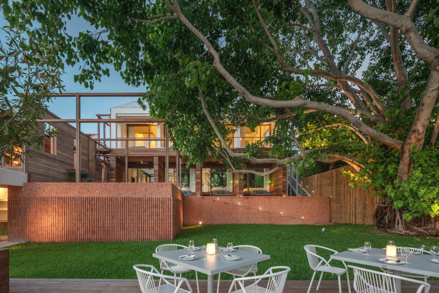 Baan Pomphet Hotel and Restaurant / onion-50