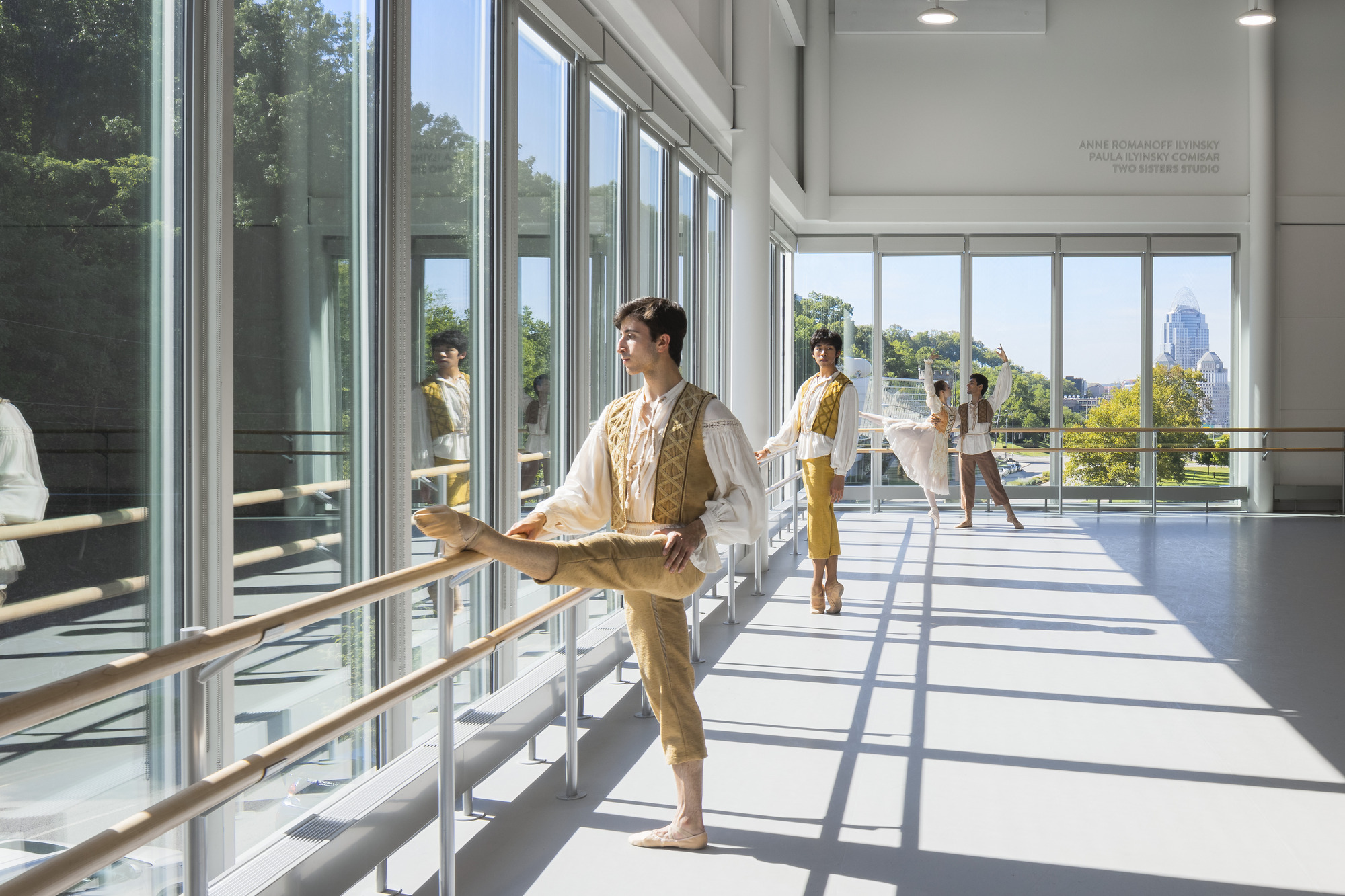 Cincinnati Ballet: Margaret & Michael Valentine Center for Dance / GBBN-18