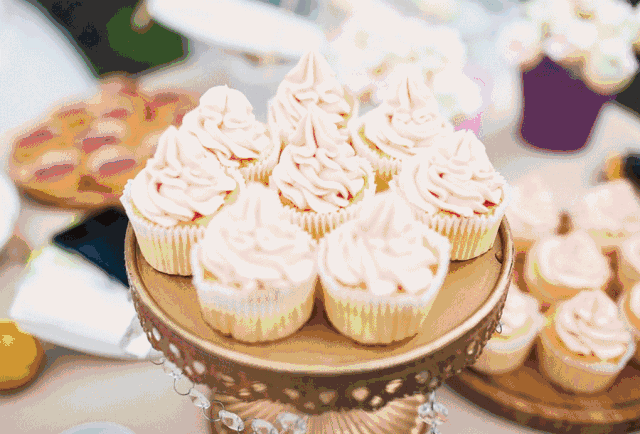 福州时间甜品店 | 极简黑白空间，美食与自然的和谐共处-4