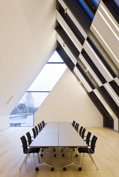 Volksbank Gifhorn by Stephan Braunfels Architekten-8