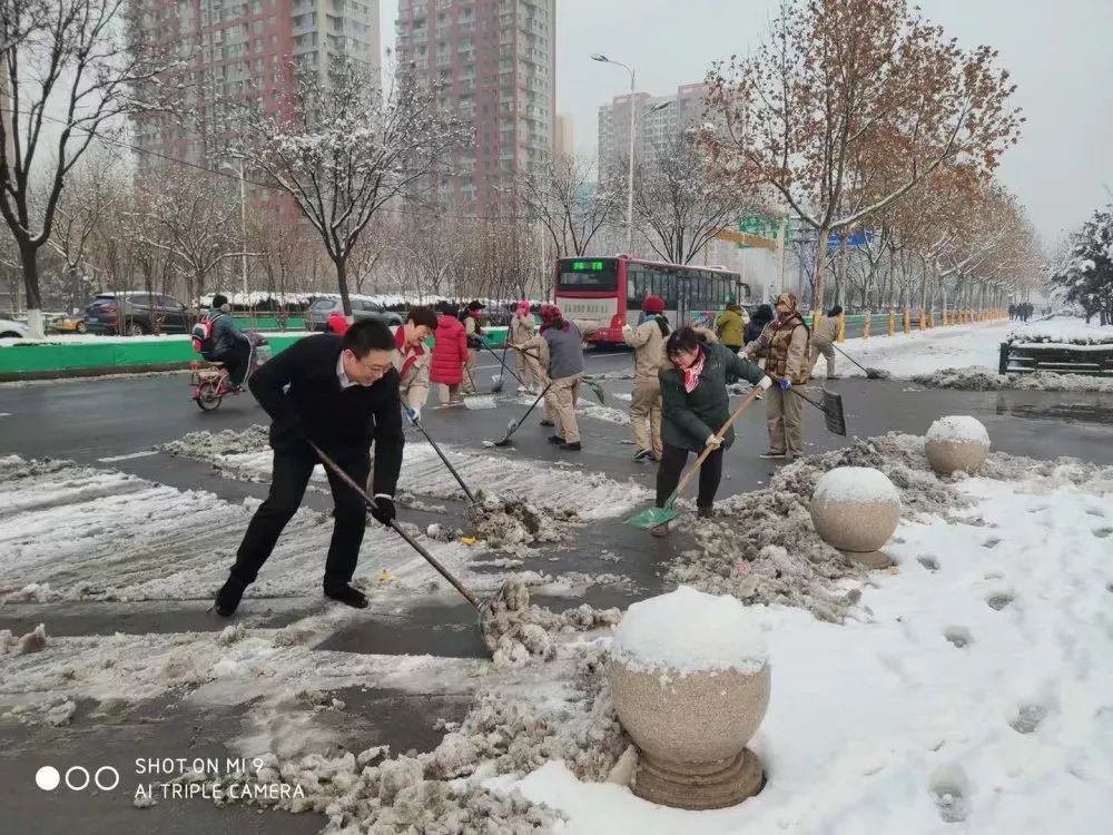 2020 年第一场雪后的义务扫雪活动-5