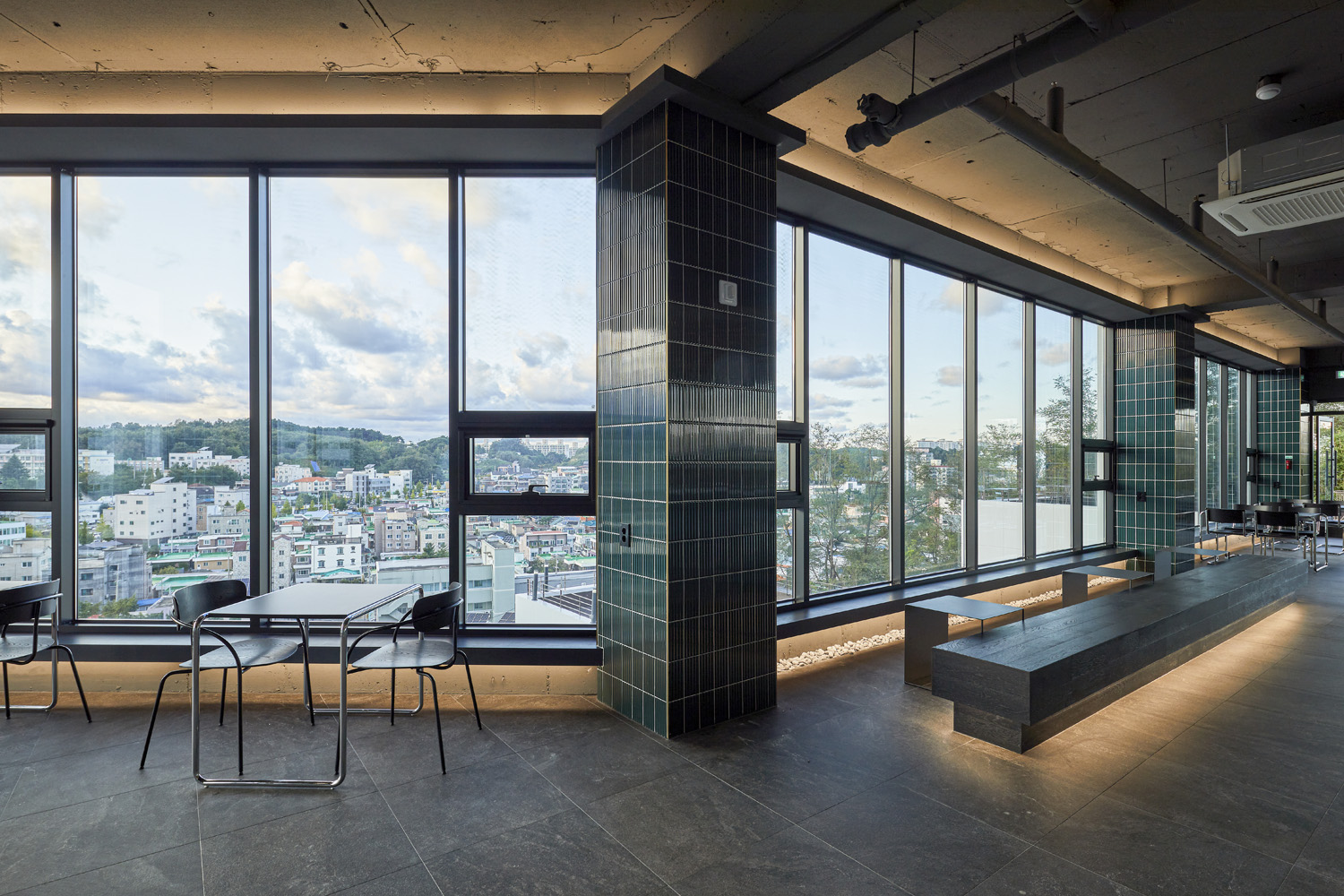 首尔 80 平咖啡厅，打造城市观景露台-3