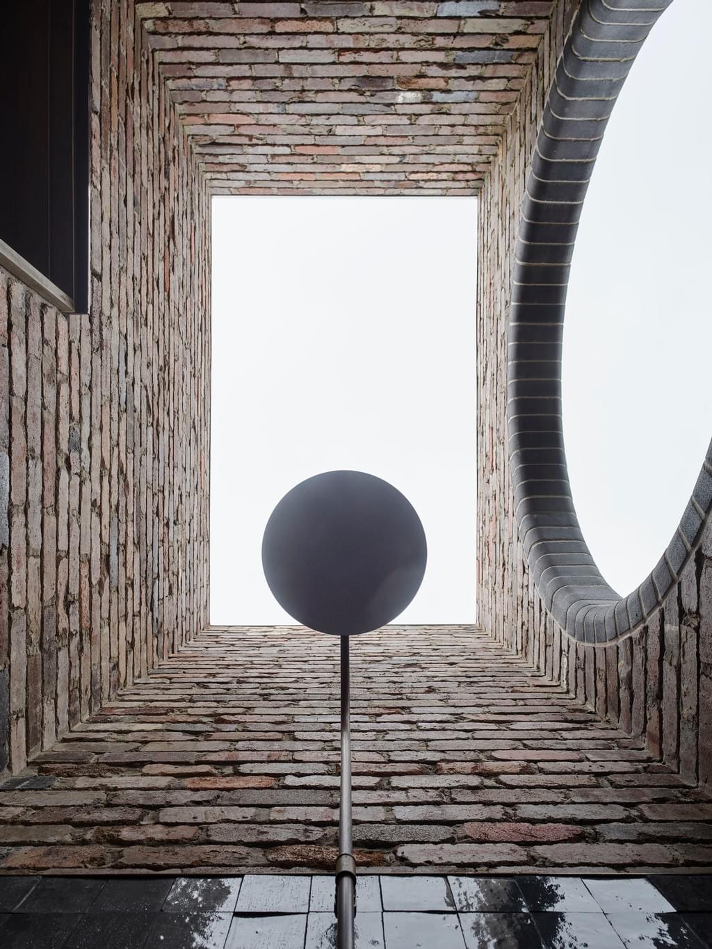 花园别墅；花园洋房；花园小屋（如果结合宽泛语境，Garden House可宽泛理解为与花园相关的房屋，三种表述较为常见 ，为满足结果唯一的要求，选有一定通用性的 ：）花园别墅 丨Arent&Pyke,Polly Harbison Design-31