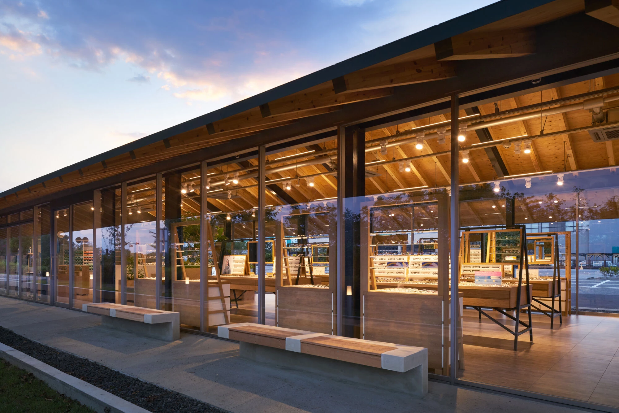 JINS Hikone 眼镜店丨日本滋贺丨Tadashi Hirai 设计工作室-17