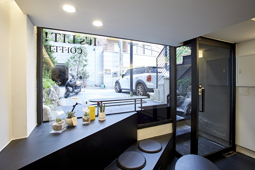 极简黑白咖啡馆-5