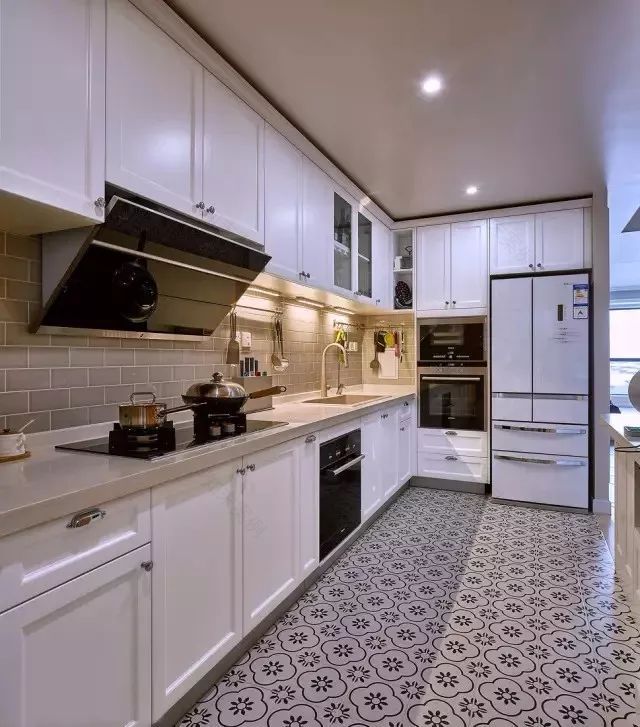 厨房冰箱摆放设计,20 款案例参考-12