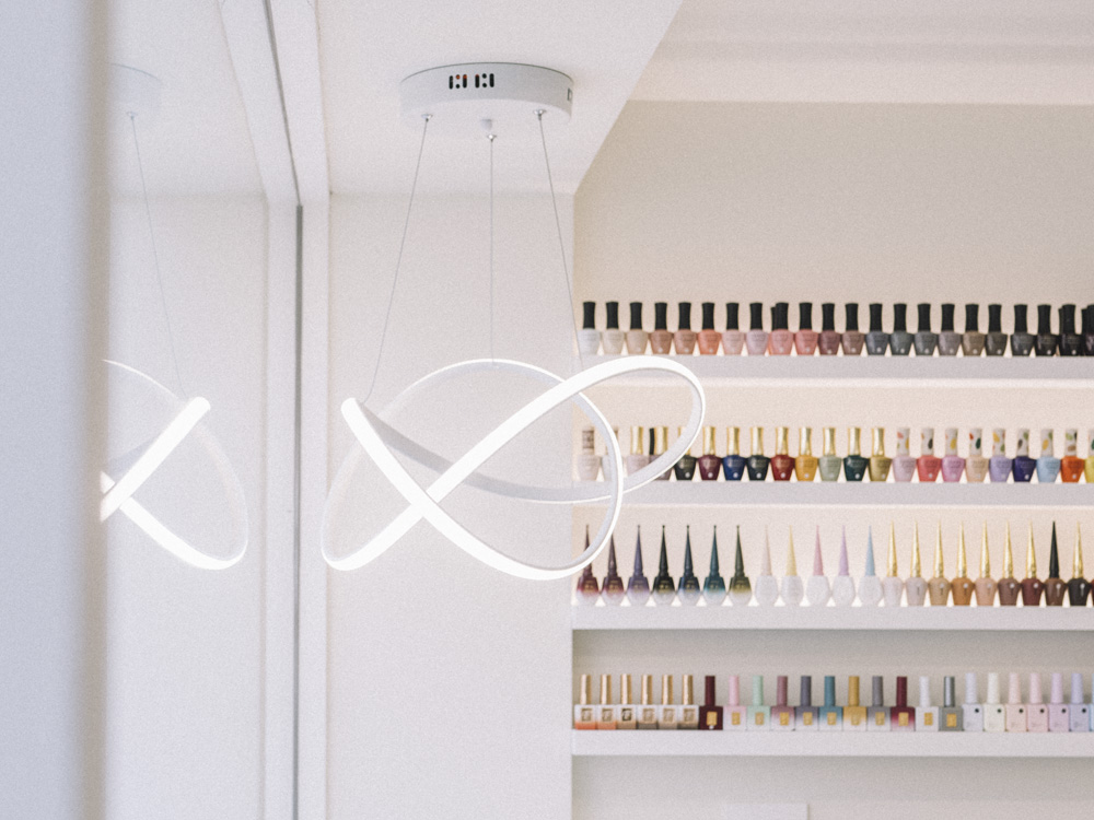 极简 14 坪家居店设计，感受纯净白色魅力-14