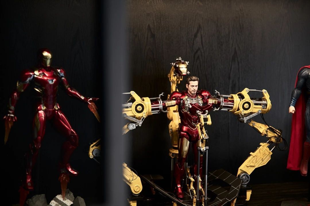 手办迷的现代简约之家 | 悬空背景展柜，红橡实木家具-35