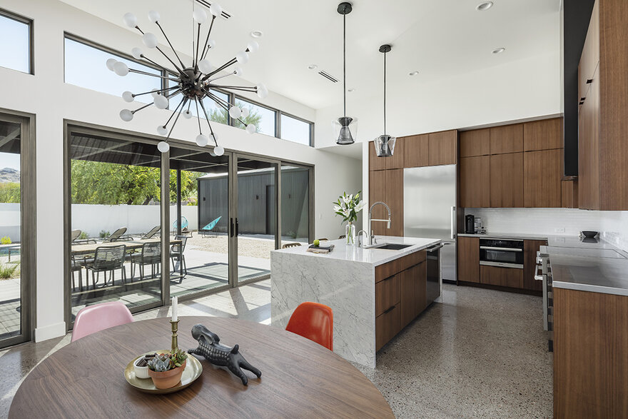 Pleats House in the Foothills of the Phoenix Mountain Preserve-14