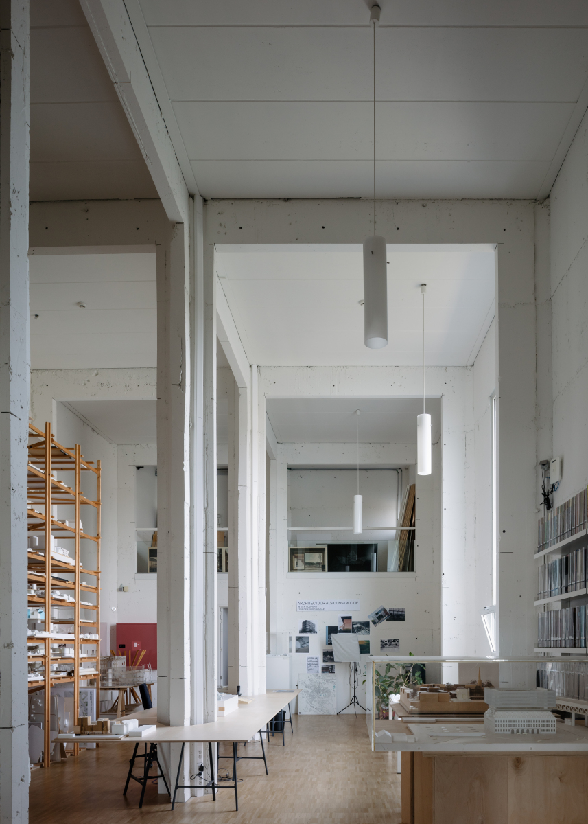 De Silo 可音译为 德·西洛 但若它在特定语境中有专业含义，需要更多背景信息才能精准翻译 丨比利时丨a2o-28