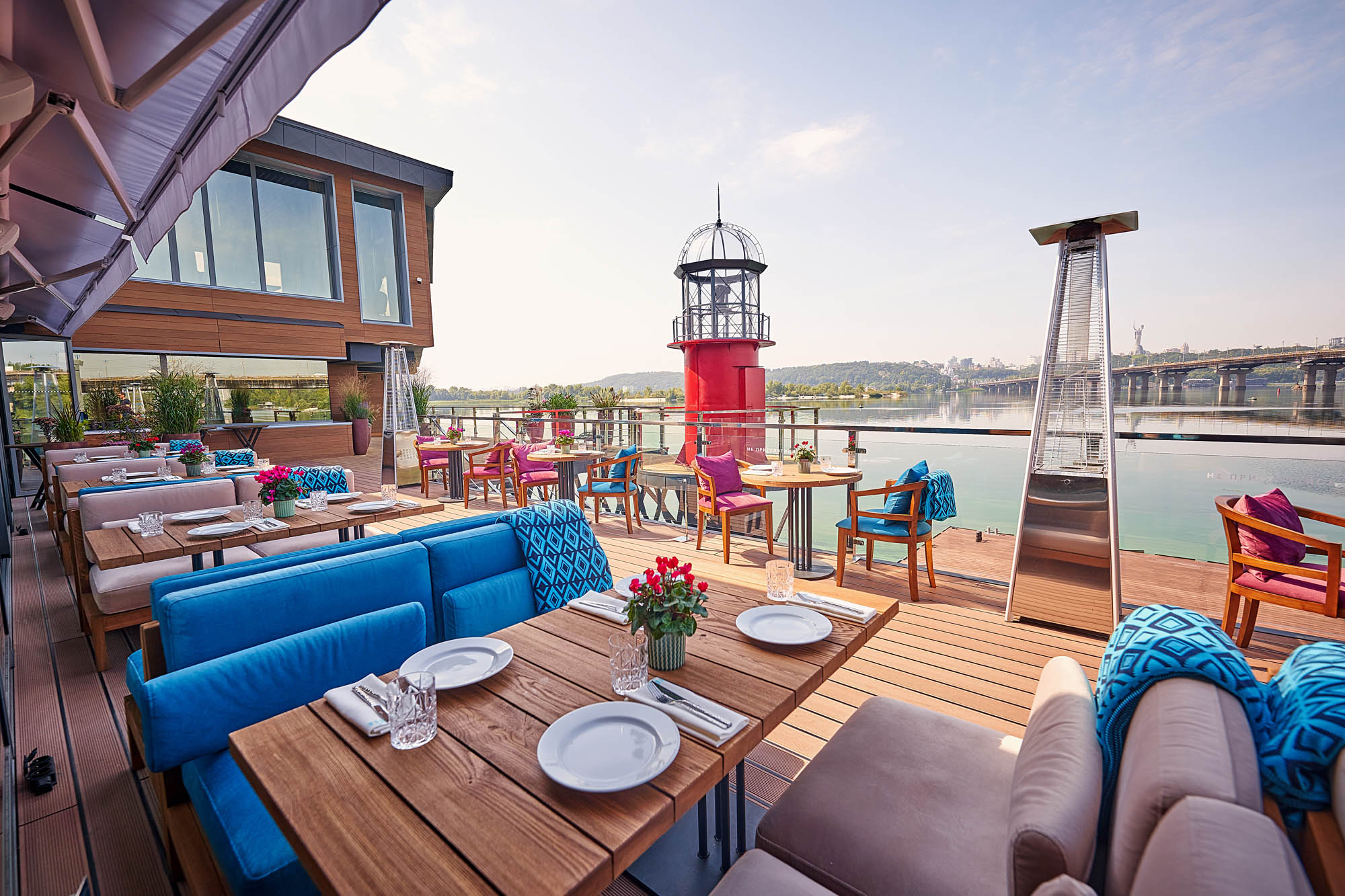基辅河畔灯塔餐厅（Mayak）-19