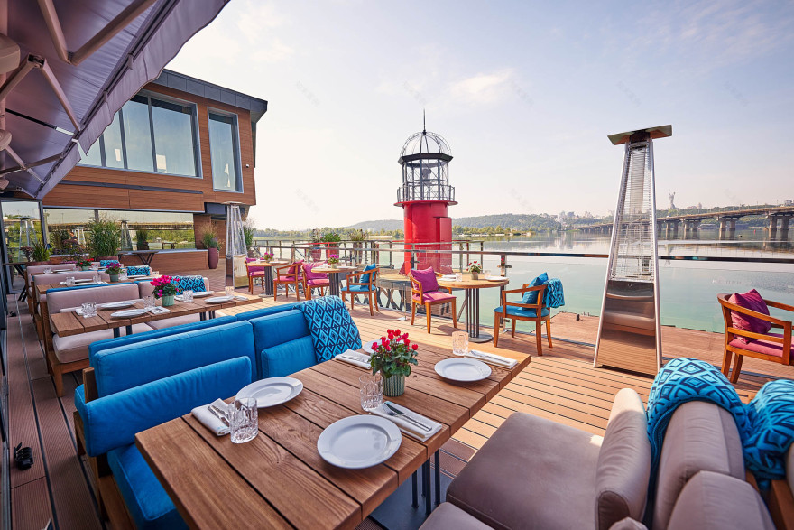 基辅河畔灯塔餐厅(Mayak)-19