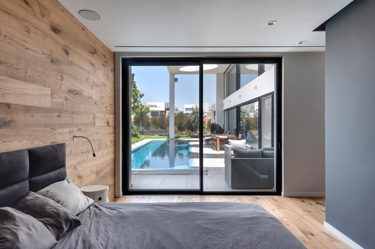 A mix of opposing colors that create contrast and drama among the volumes by Hila and Dan Israelevitz   CAANdesign  Architecture and home design blog-28