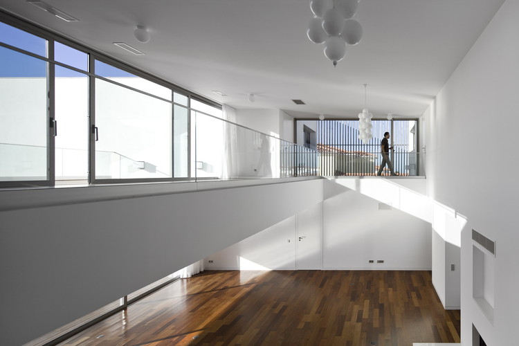 葡萄牙 Obidos 海滨别墅 | 室内外和谐共生的绿意空间-16