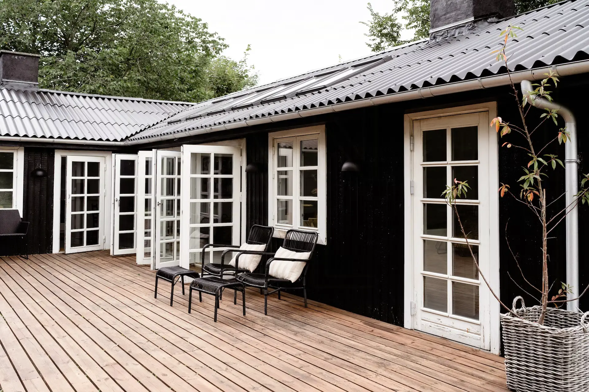 瑞典水畔明亮度假屋,自然宁静的北欧风情设计-16