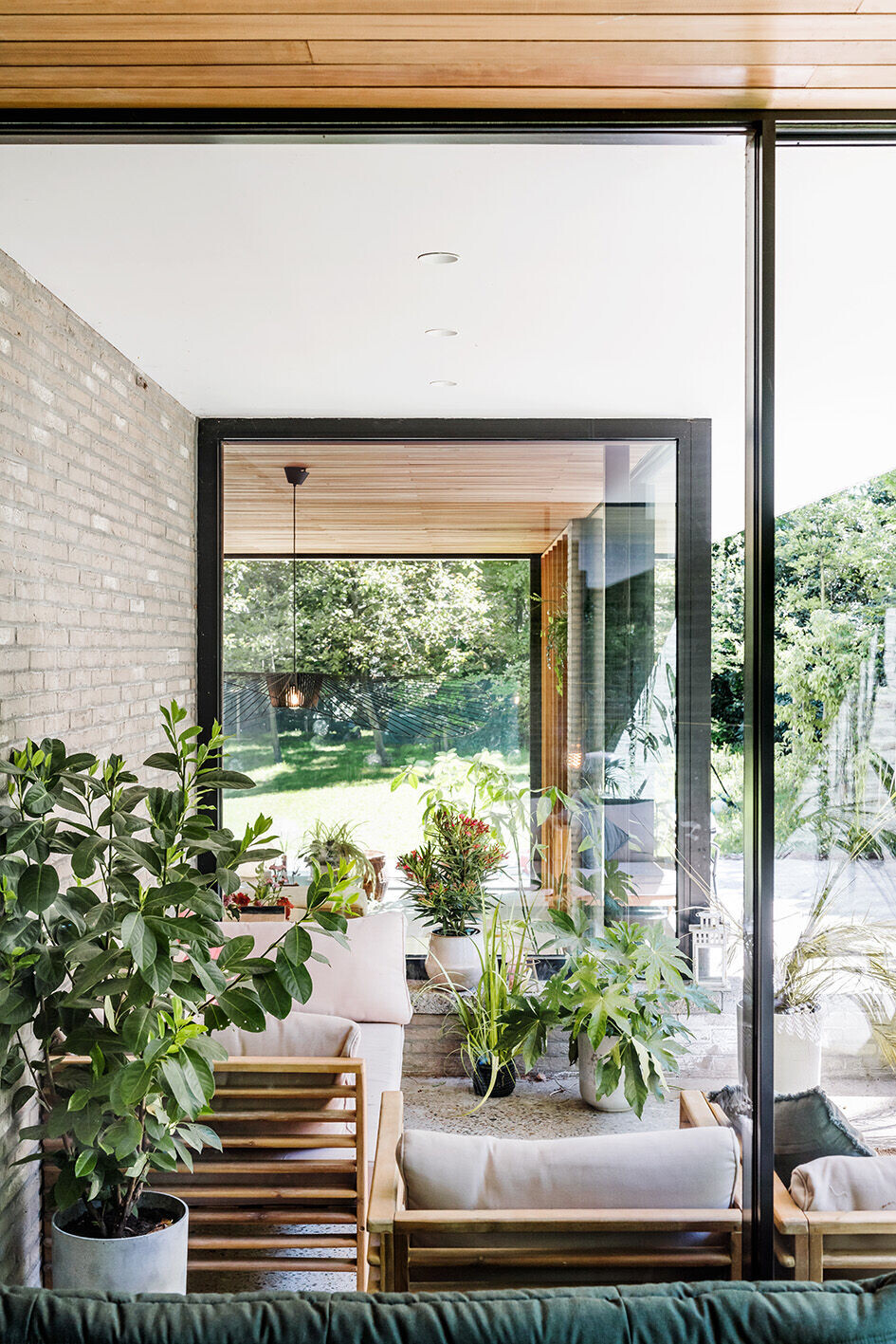 致敬原貌的比利时 Schoten 住宅翻新-24