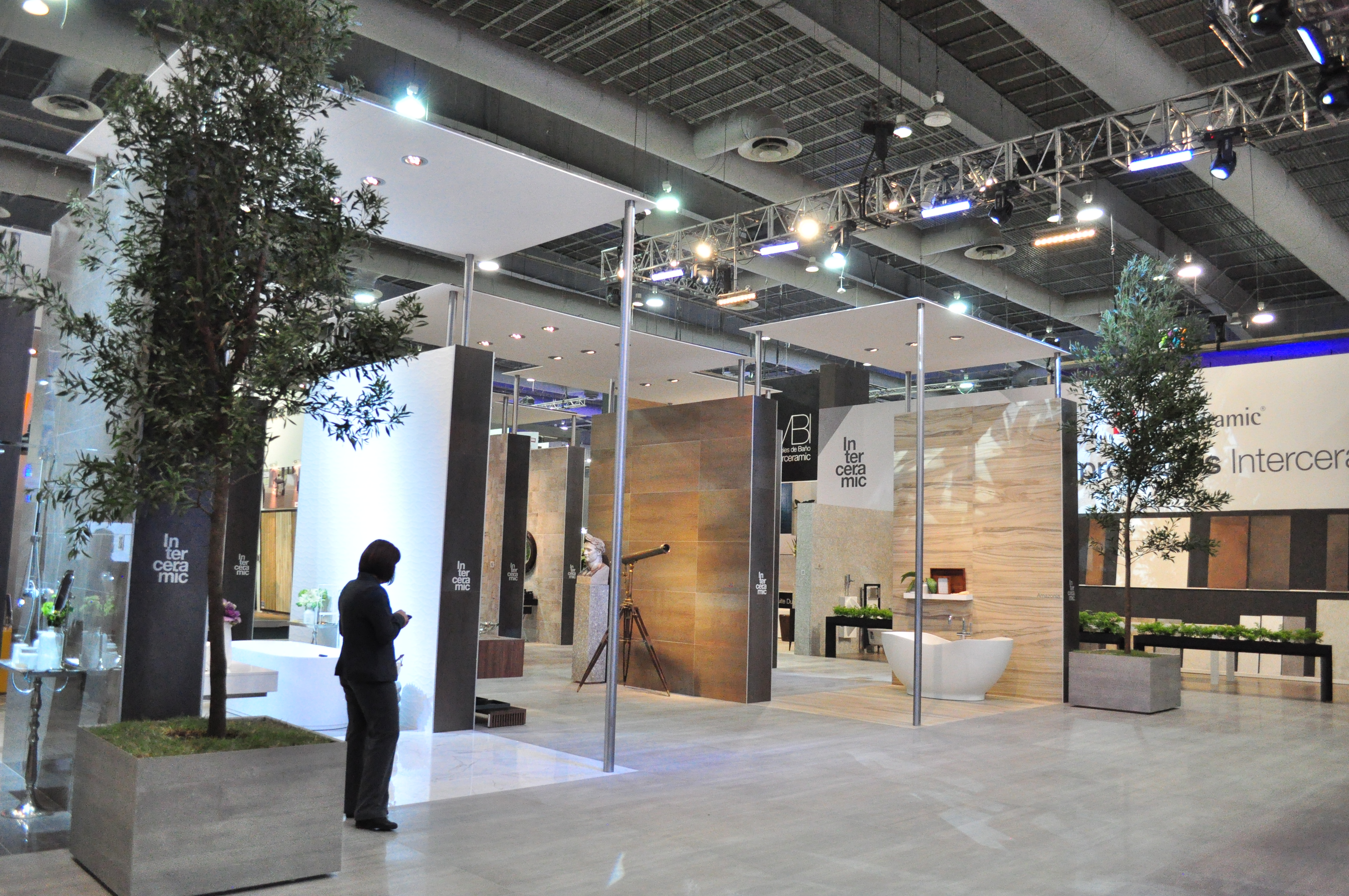 2014 年 Expo Cihac 展位设计——Interceramic Design 的商用展示空间-4
