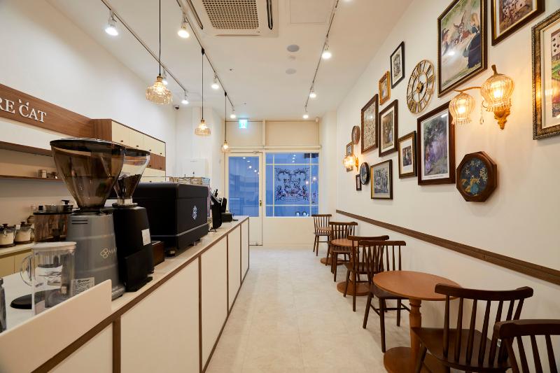 首尔白色&木纹 8 坪咖啡厅 内外兼修的设计魅力-4