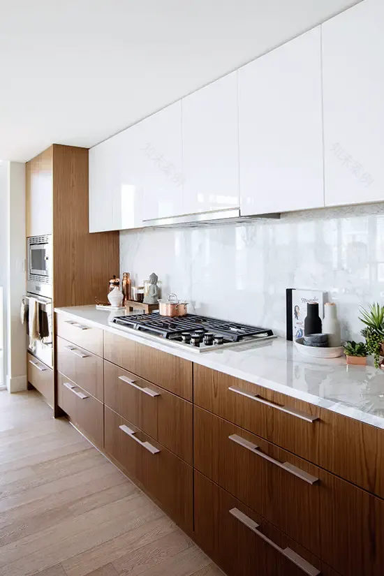 温哥华顶层公寓 | 宁静与舒适的城市绿洲-9