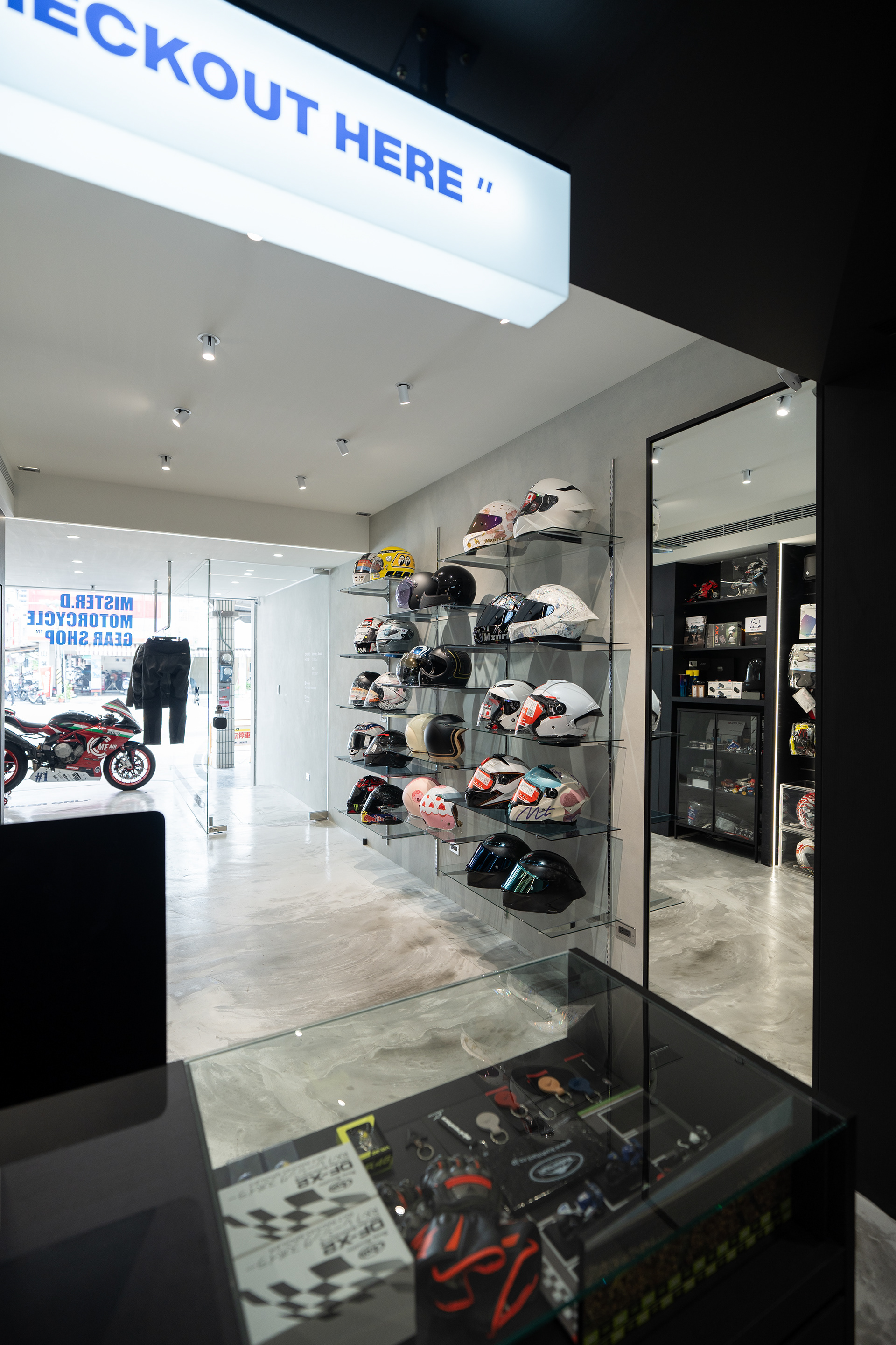 米斯特·D摩托车装备店丨中国高雄-34