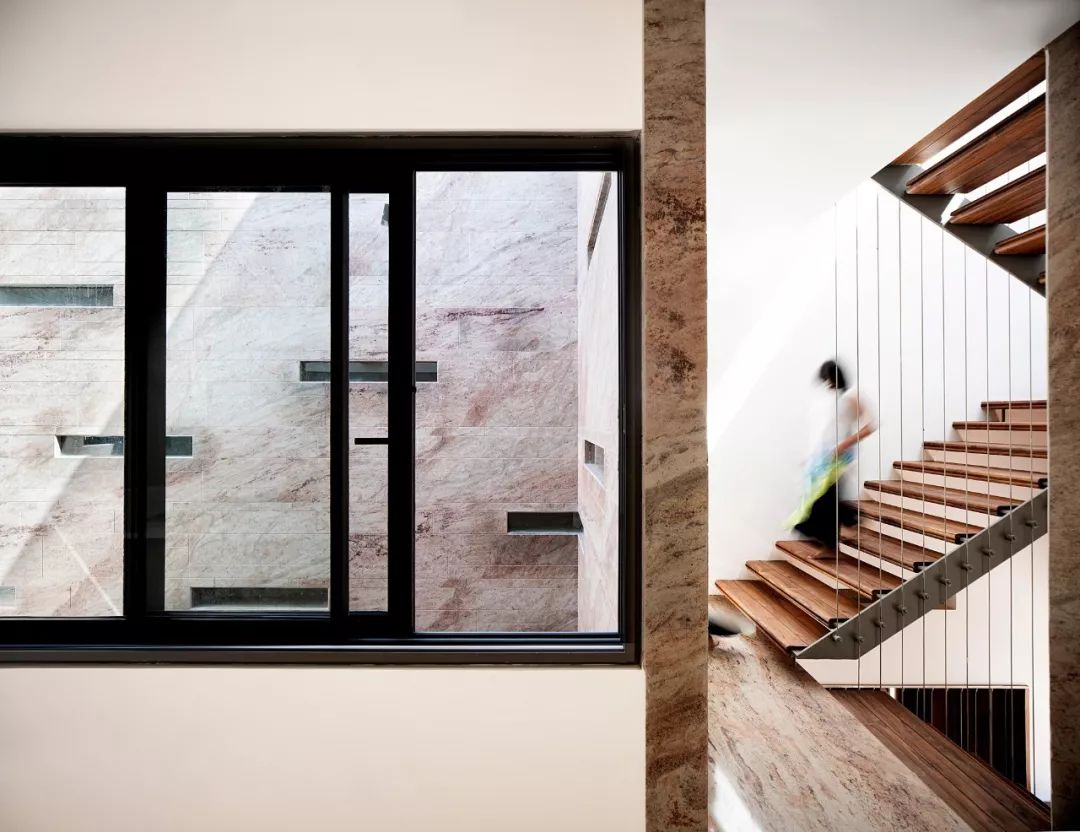 印度感性遇见西方想象的 Charged Voids 设计公司-38