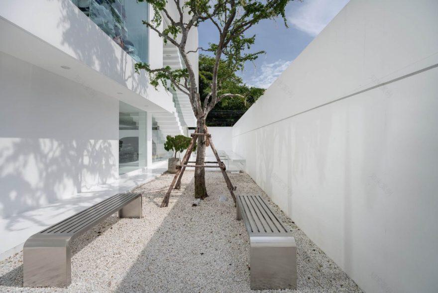 บ้านสีขาว โฮมสตูดิโอที่ผสานพื้นที่อยู่อาศัยในบ้านหลากฟังก์ชัน-10