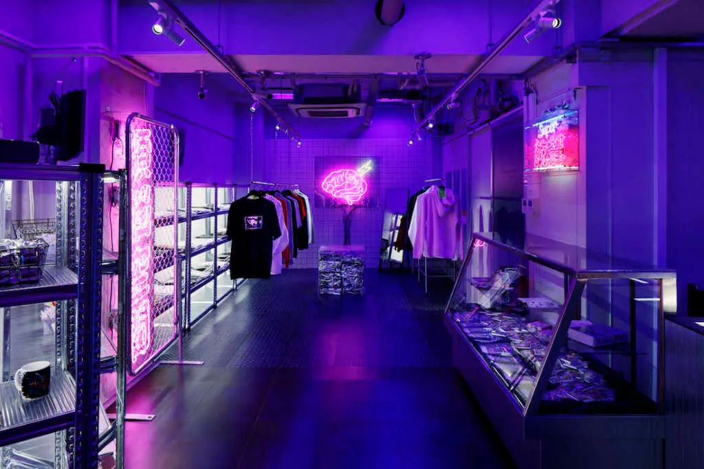 “赛博朋克”风游戏和漫画主题商店设计丨日本丨米尚丽零售设计网-15