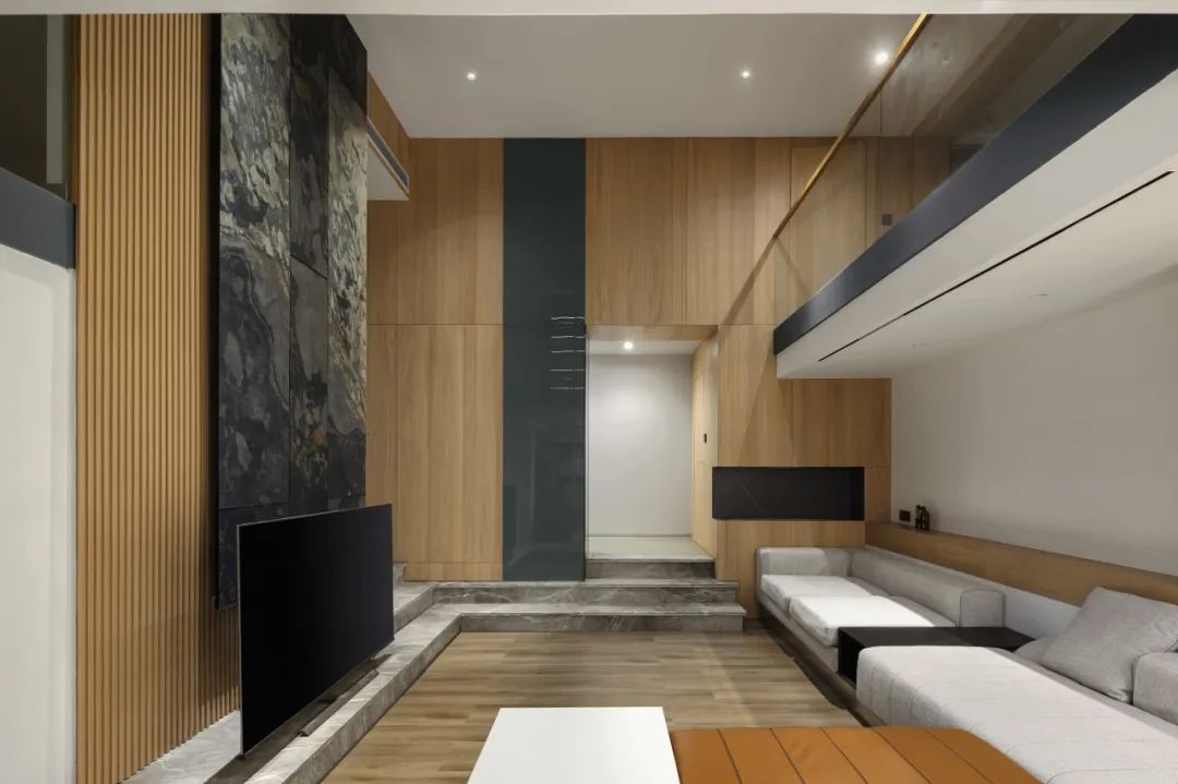 车模发烧友的现代轻奢家园-35