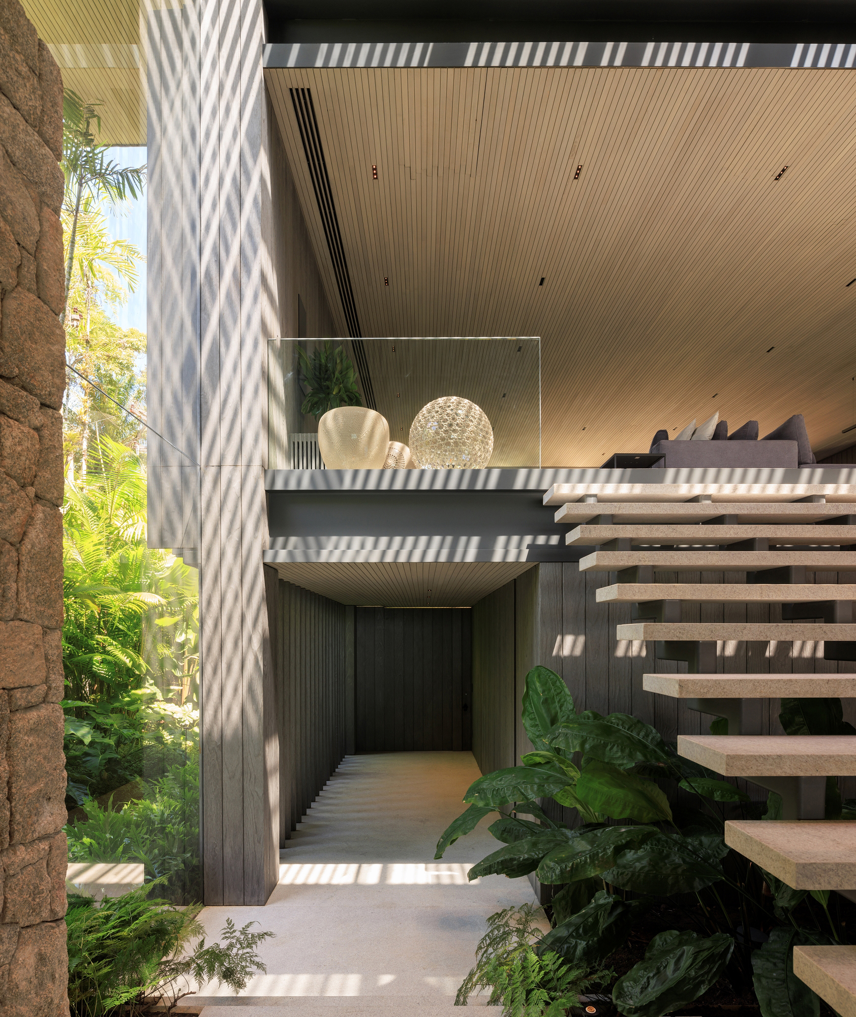 若JO是名字的缩写或者特定名称等保持原样：JO住所
若JO没有特殊意义，可意译为：住宅JO （不过这种说法一般是基于JO有特定指代前提，不然与住宅语义搭配会稍显突兀，最推荐情况一是JO有特定含义时的翻译） 丨巴西圣保罗-36