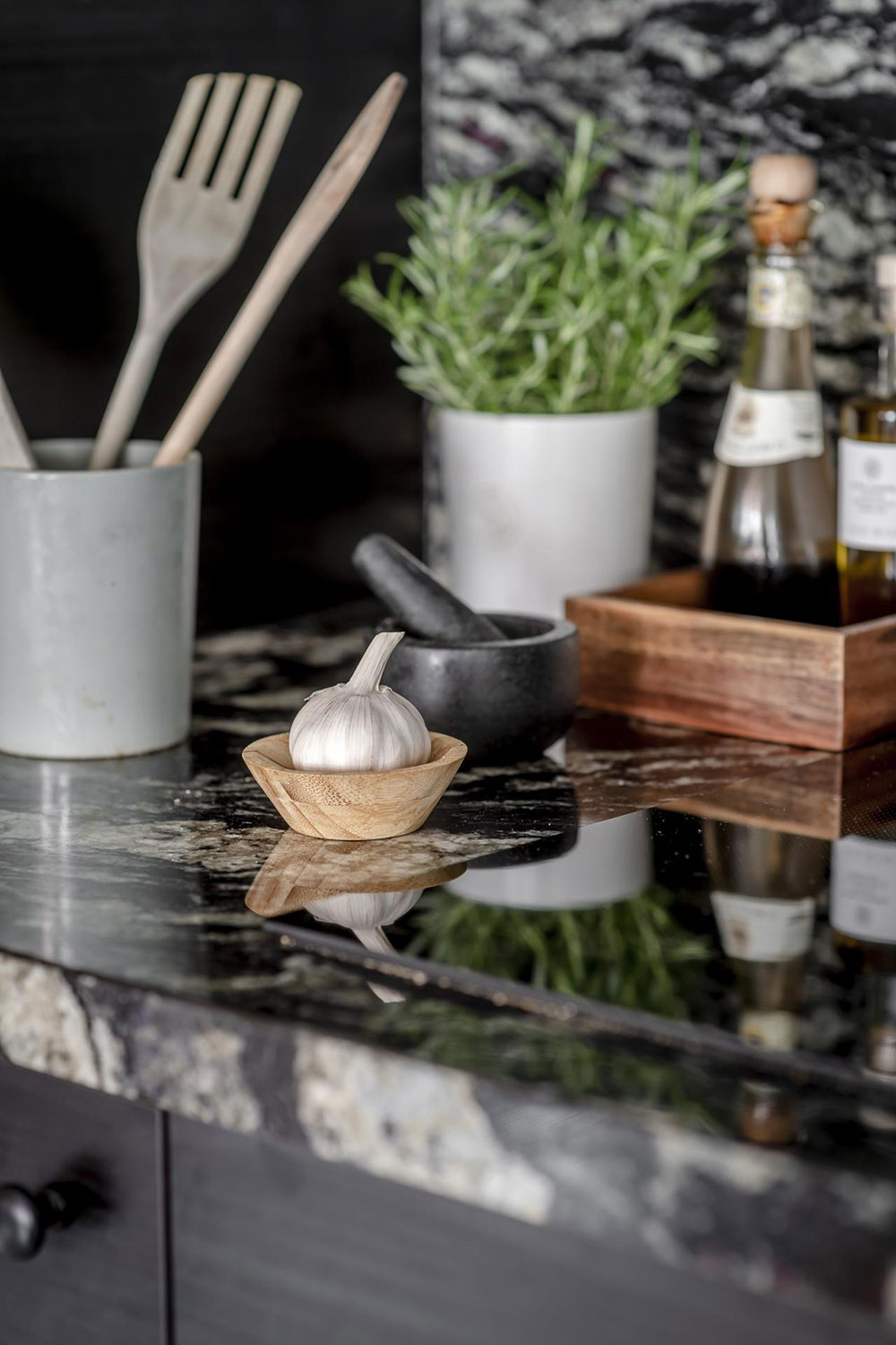 瑞典哥德堡 74 平米公寓的黑色魅力-6