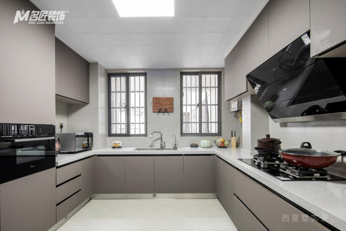 四口之家现代风装修案例-18