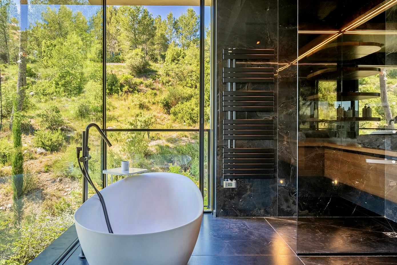Maison SE: Hillside House Immersed in Light and Provence Views-6