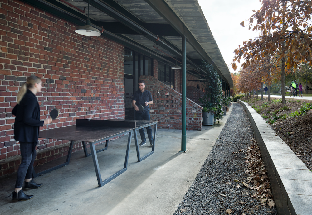 旧仓库变身创意办公空间-15