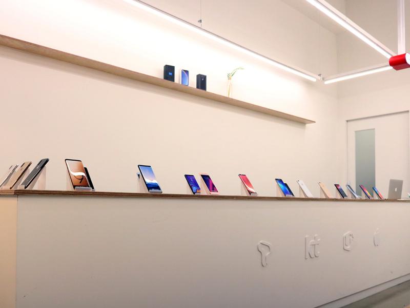 1996 年电信商店化繁为简的室内设计-11