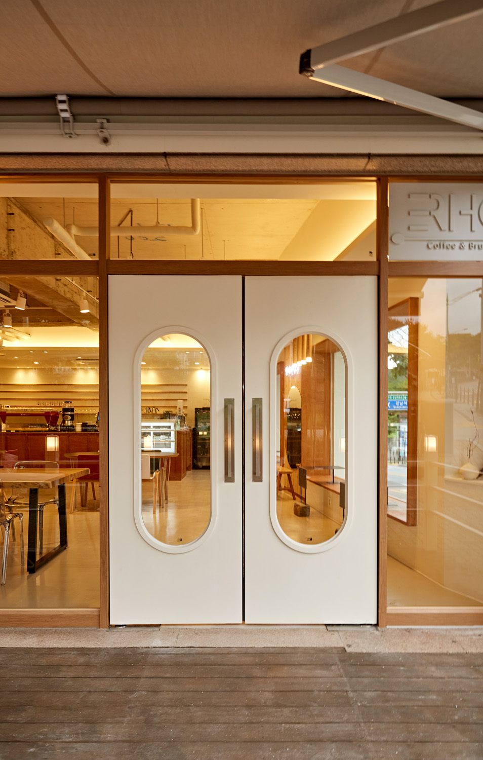 现代简约风白&木 44 平咖啡厅设计-16