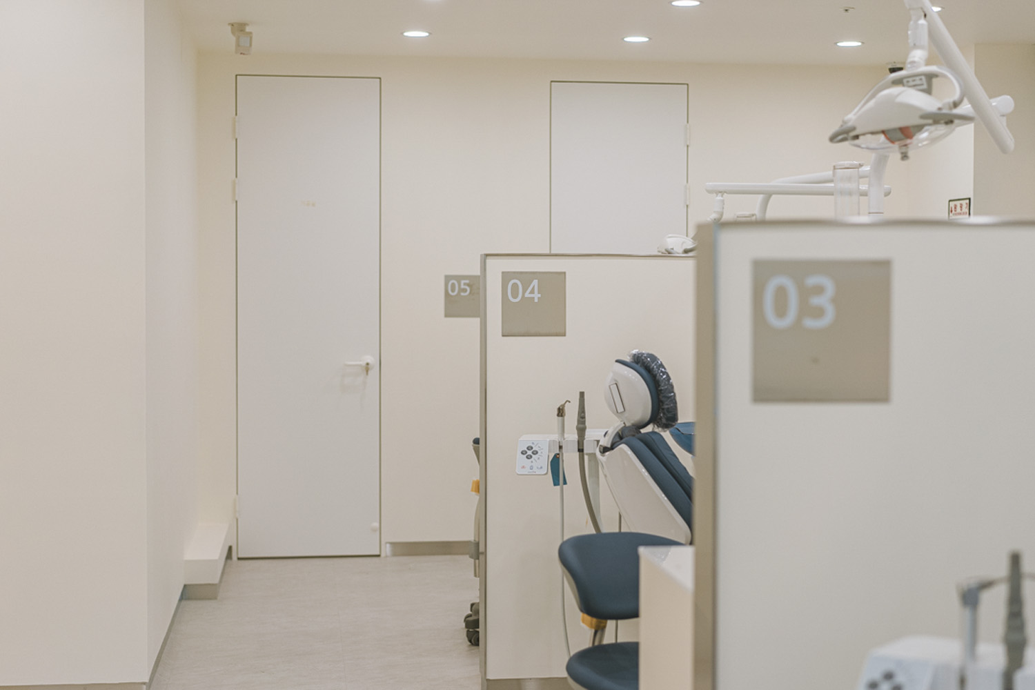 明亮简约的 55 平米牙科诊所设计-12