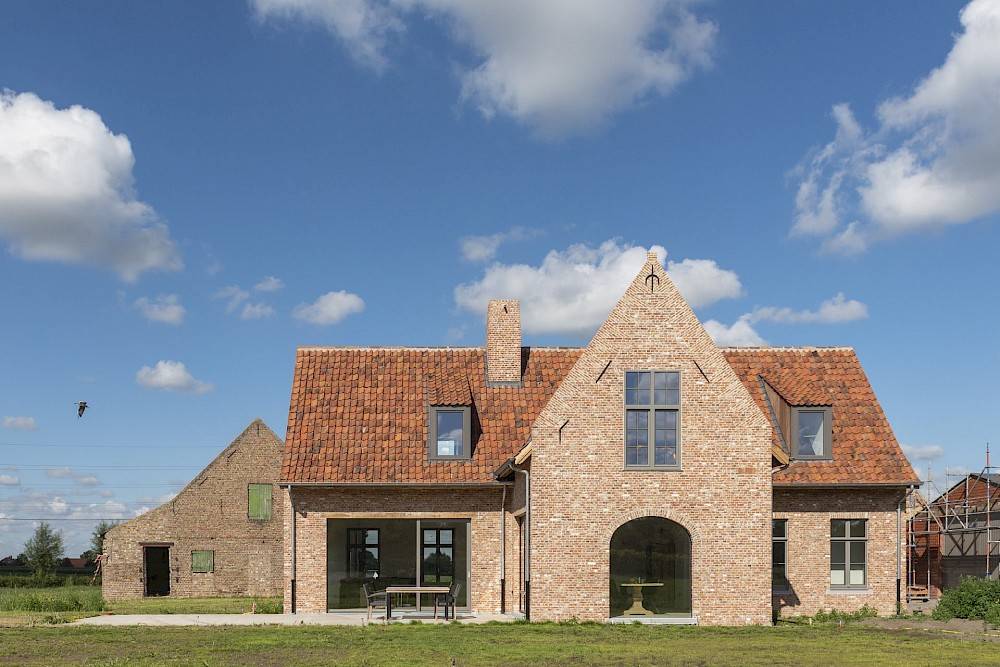 霍夫 VM AR 建筑事务所 （有限责任公司） 

注：BV是荷兰语Besloten Vennootschap的缩写，相当于英文的Private Limited Company ，即有限责任公司 不过这个表述在实际语境中也可按需省略 -8