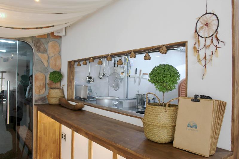 首尔山德雷尼餐厅 白色&木质打造温馨氛围-11