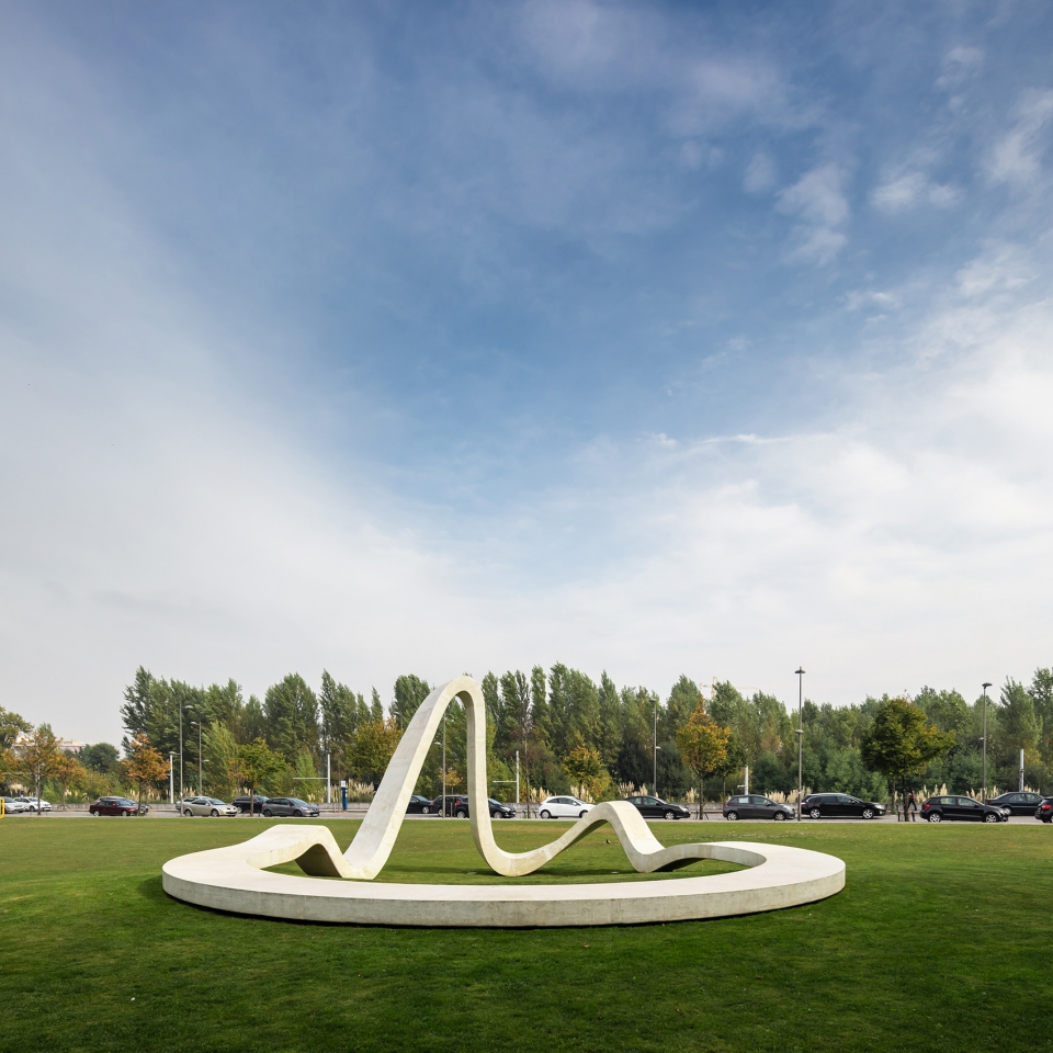 波尔图大学科技园“Loop”环形长椅——有机造型,对话空间-8