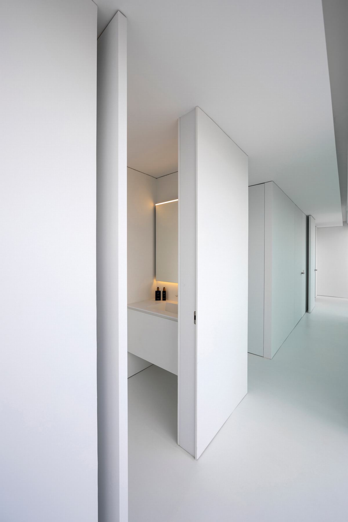 极简纯白顶层公寓丨弗兰西尔维斯特-28