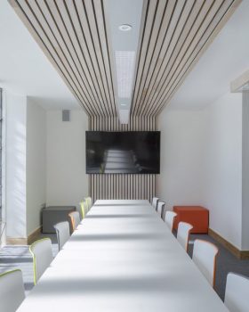 爱尔兰 Athy 图书馆，教堂改建现代空间