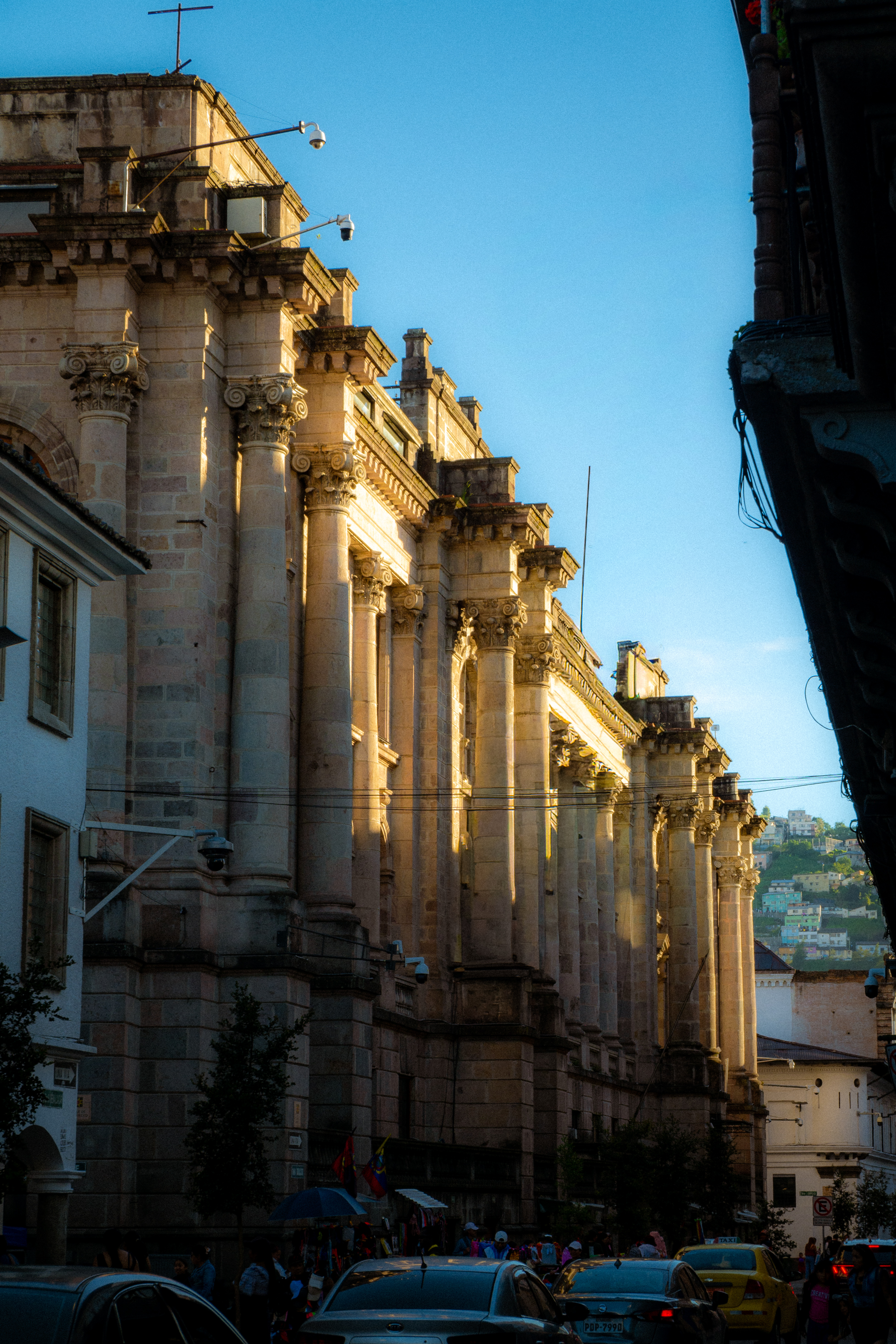 Caminata solitaria por el centro histórico de Quito-1
