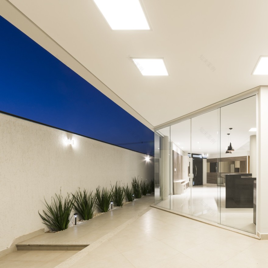 巴西 DBP House | 灵动布局,光影交织的生态住宅-22