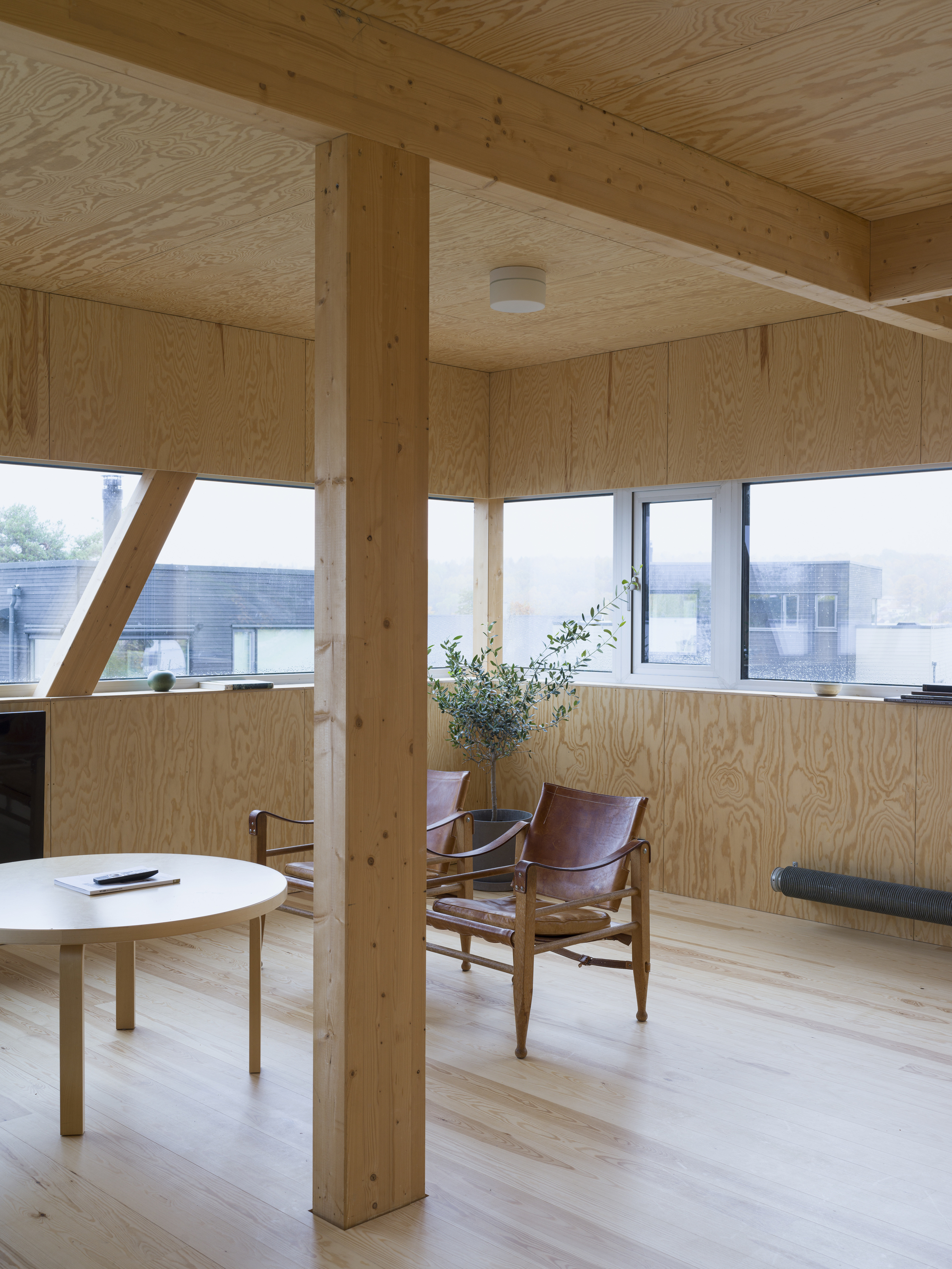 挪威别墅设计，岩石与玻璃的现代演绎-5