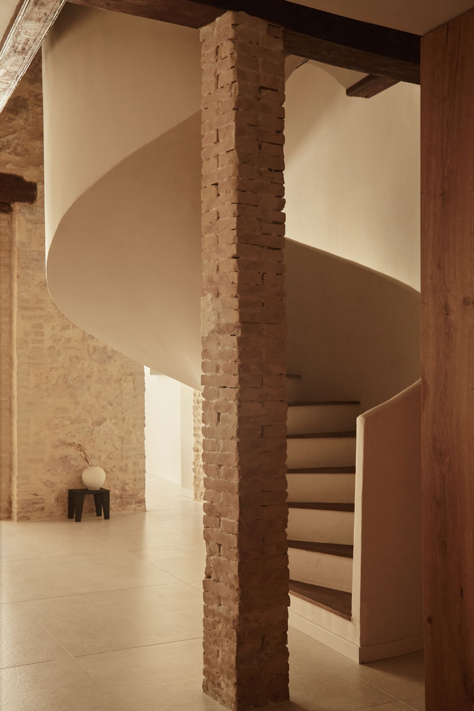 瓦伦西亚排屋改现代避难所住宅丨西班牙-7