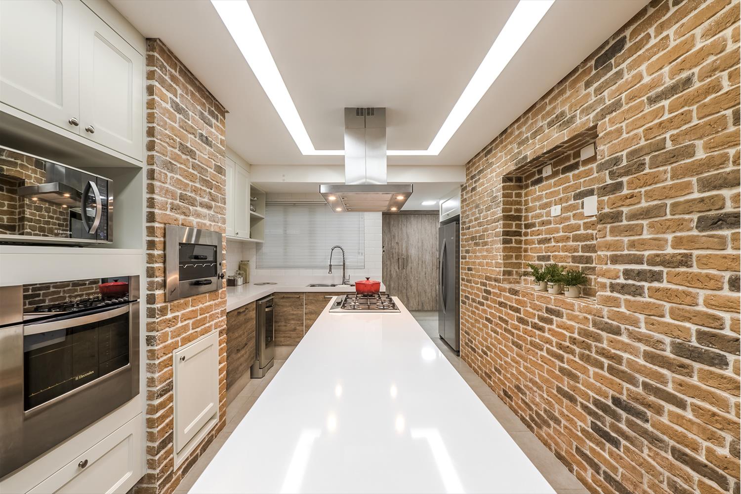 巴西 15 平米小厨房设计，砖块与橙色碰撞出个性空间-5