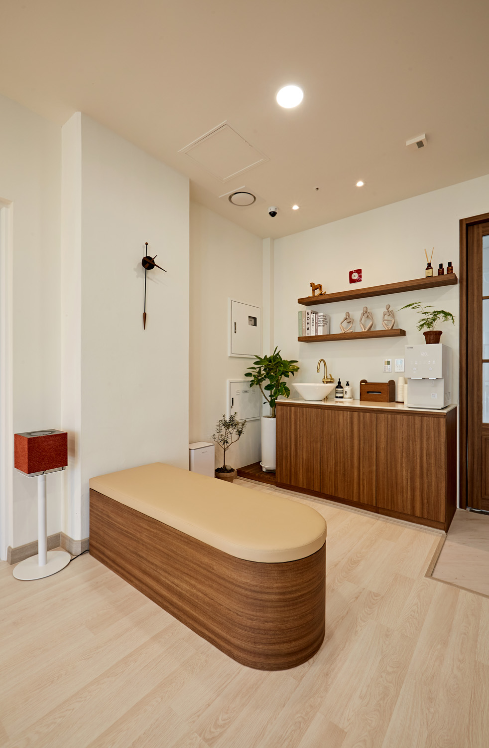 18 度温暖 | 白色与木质的和谐交融-15