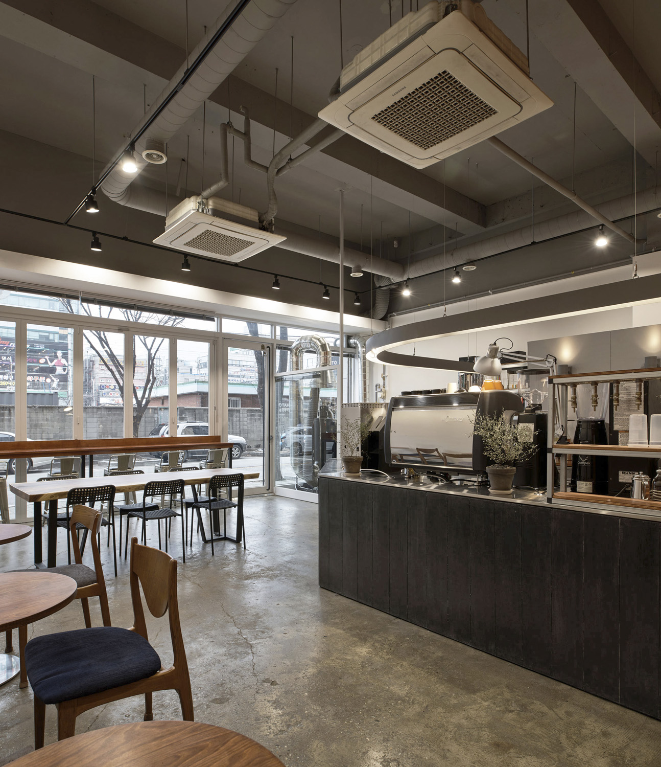 现代风 Stratcoffee 咖啡厅，16 坪空间打造潮流典范-4